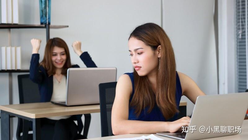 港股收盘(08.12) | 恒指收涨0.25% 芯片股表现抢眼 复星国际(00656)午后猛增